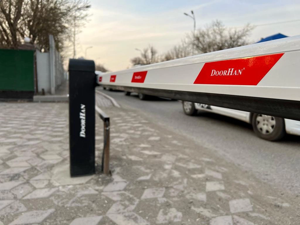 Комплект базовый шлагбаума BARRIER-PRO-RPD3000  в составе стойка BARRIER-PRO-RPD со встроенной сигнальной лампой и приемником, стрела BOOM-3.